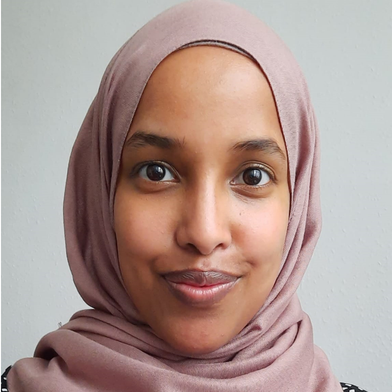 Nimo Mohammed of Colin Lee Opticians Team'>